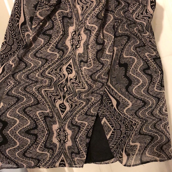 Ruffle front open back black and white tank - Picture 6 of 8